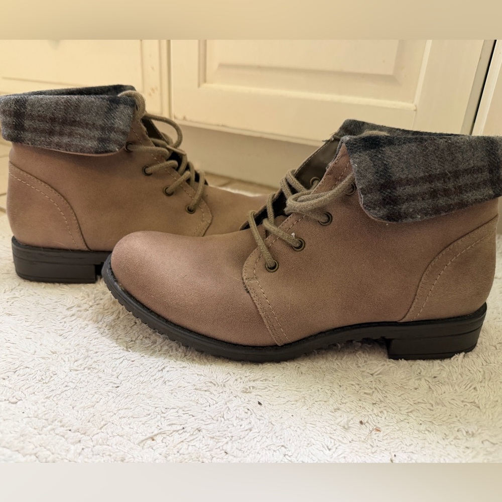 White Mountain Gray and Tan Lace Up Boots - Picture 2 of 7